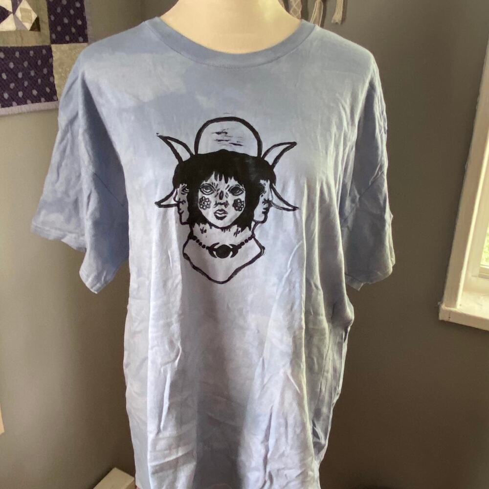 Triple moon goddess tee